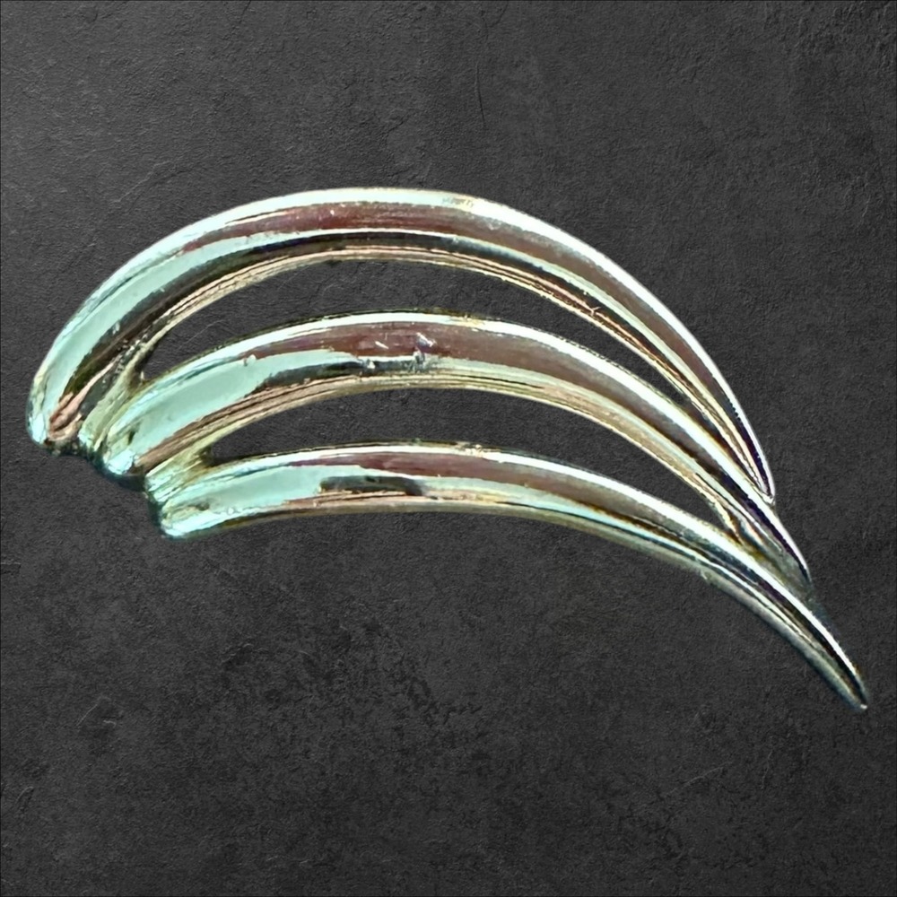 Piscitelli Brooch‎ Gold Tone Ribbed Crescent Vintage USA Pin